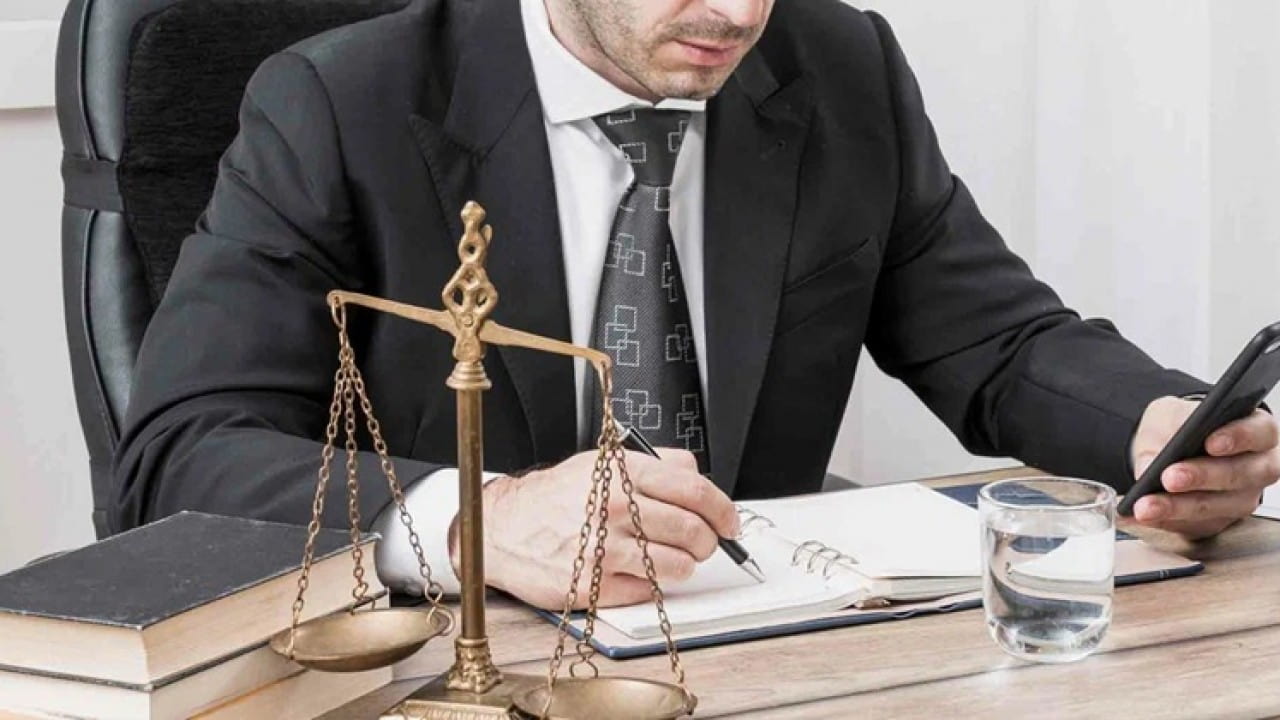 Как выбрать профессионального юриста: гид для тех, кто ищет надежную правовую поддержку - 4